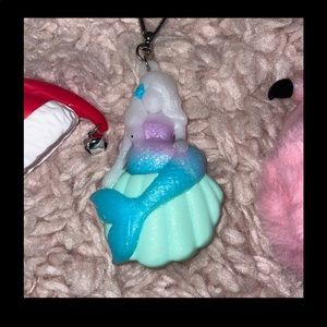 Mermaid pocketbac holder